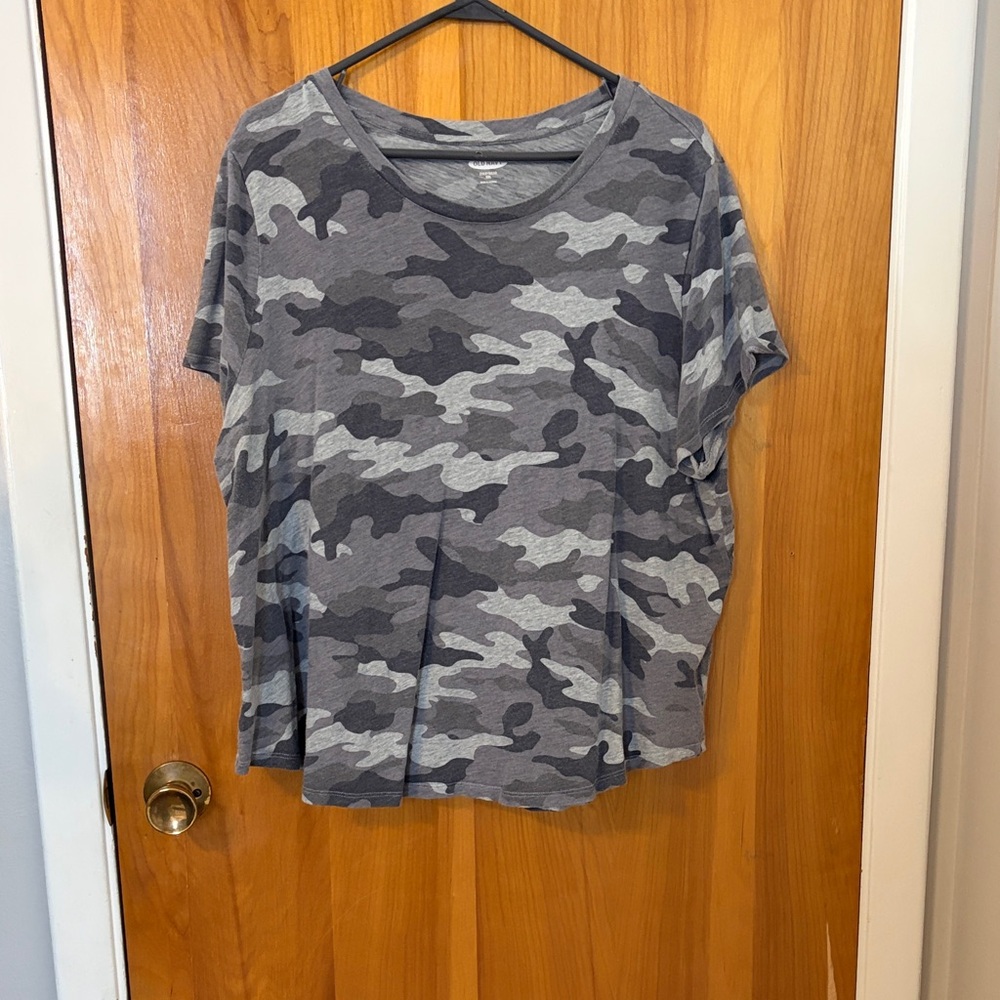 Old Navy Charcoal Gray T-Shirt